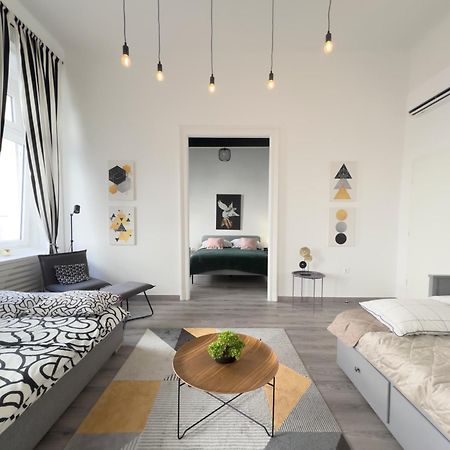 R&R Central Apartment บูดาเปสต์ ภายนอก รูปภาพ