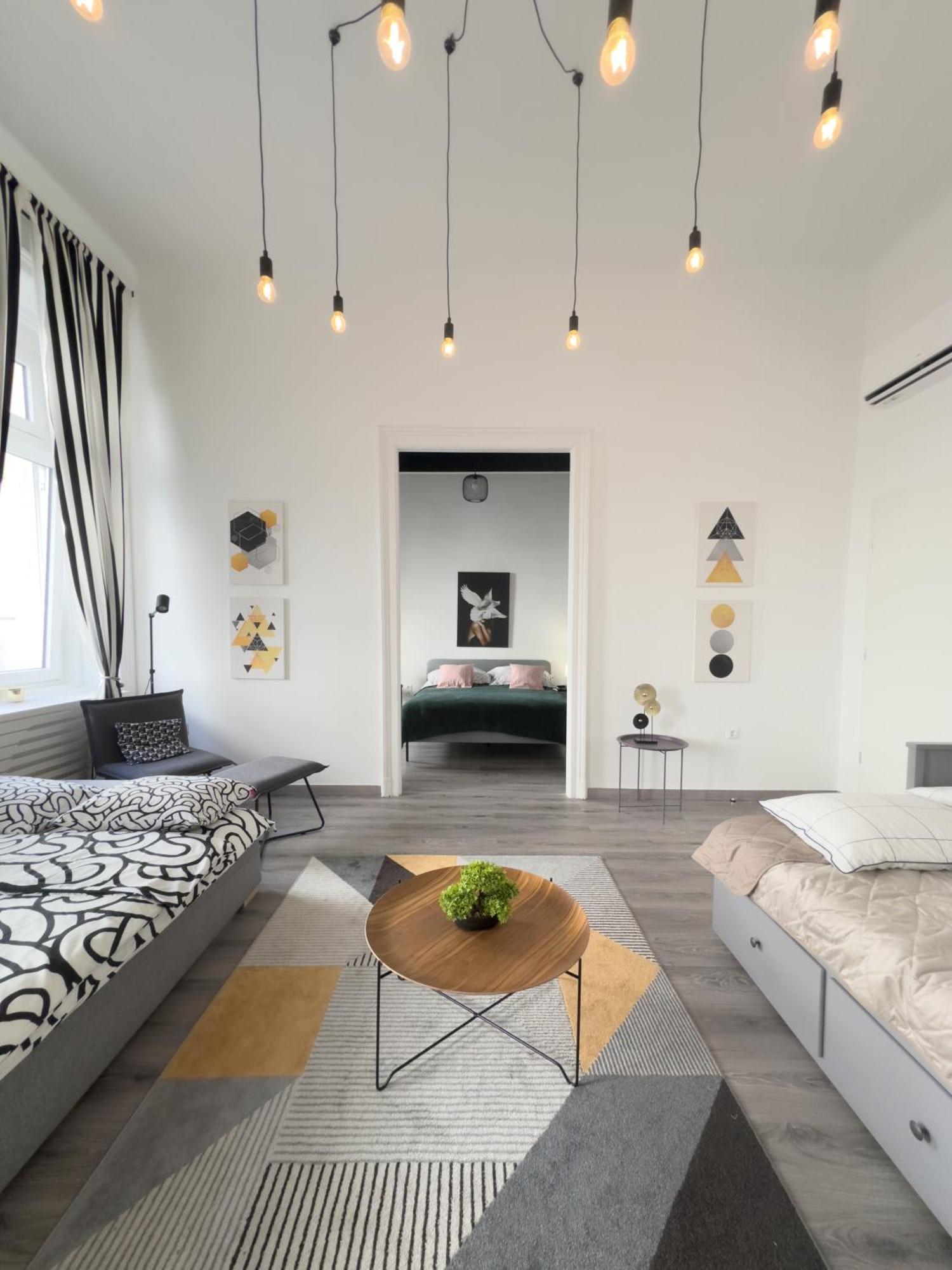 R&R Central Apartment บูดาเปสต์ ภายนอก รูปภาพ
