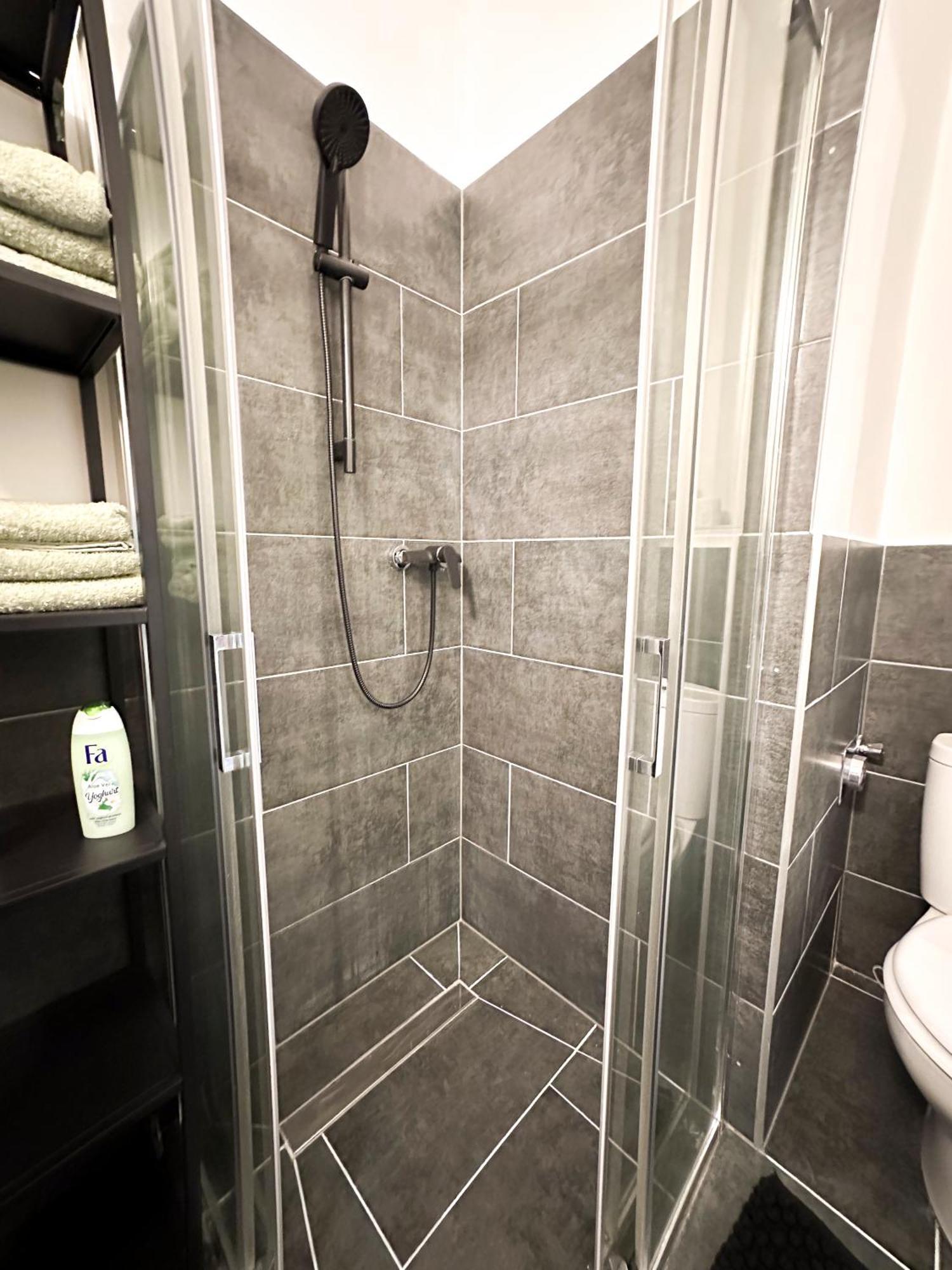 R&R Central Apartment บูดาเปสต์ ภายนอก รูปภาพ